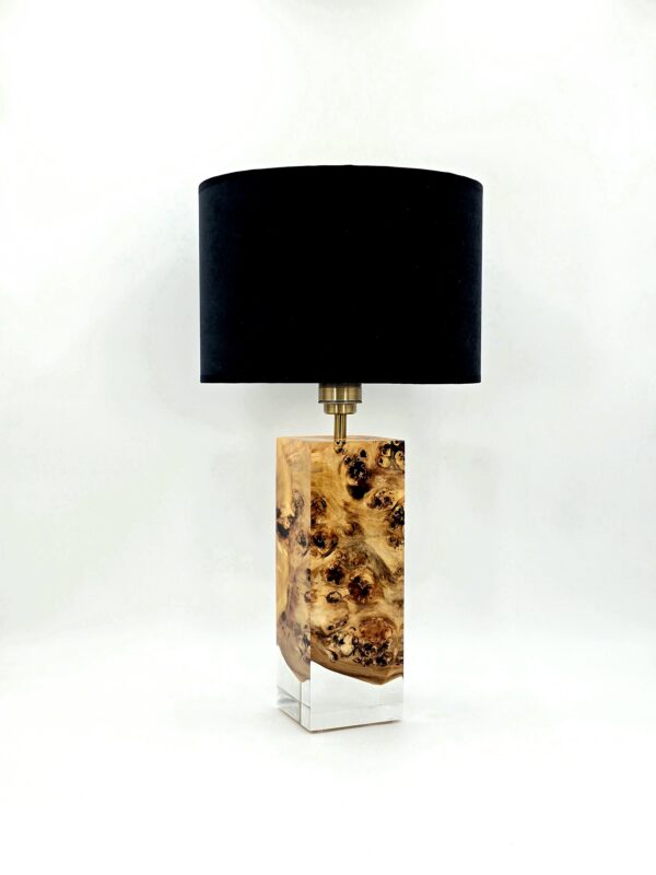 lampa z drewna i żywicy epoksydowej handmade